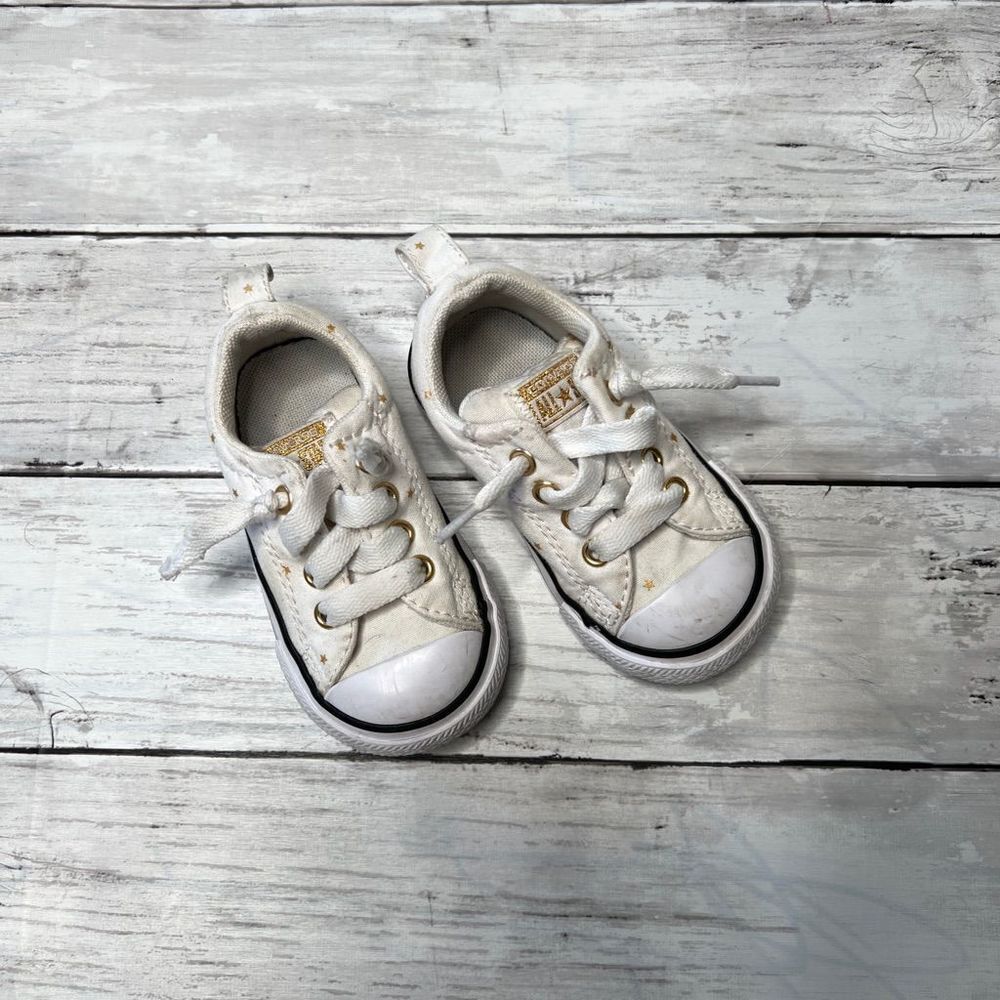 Converse baby white and black rim and gold stars  5